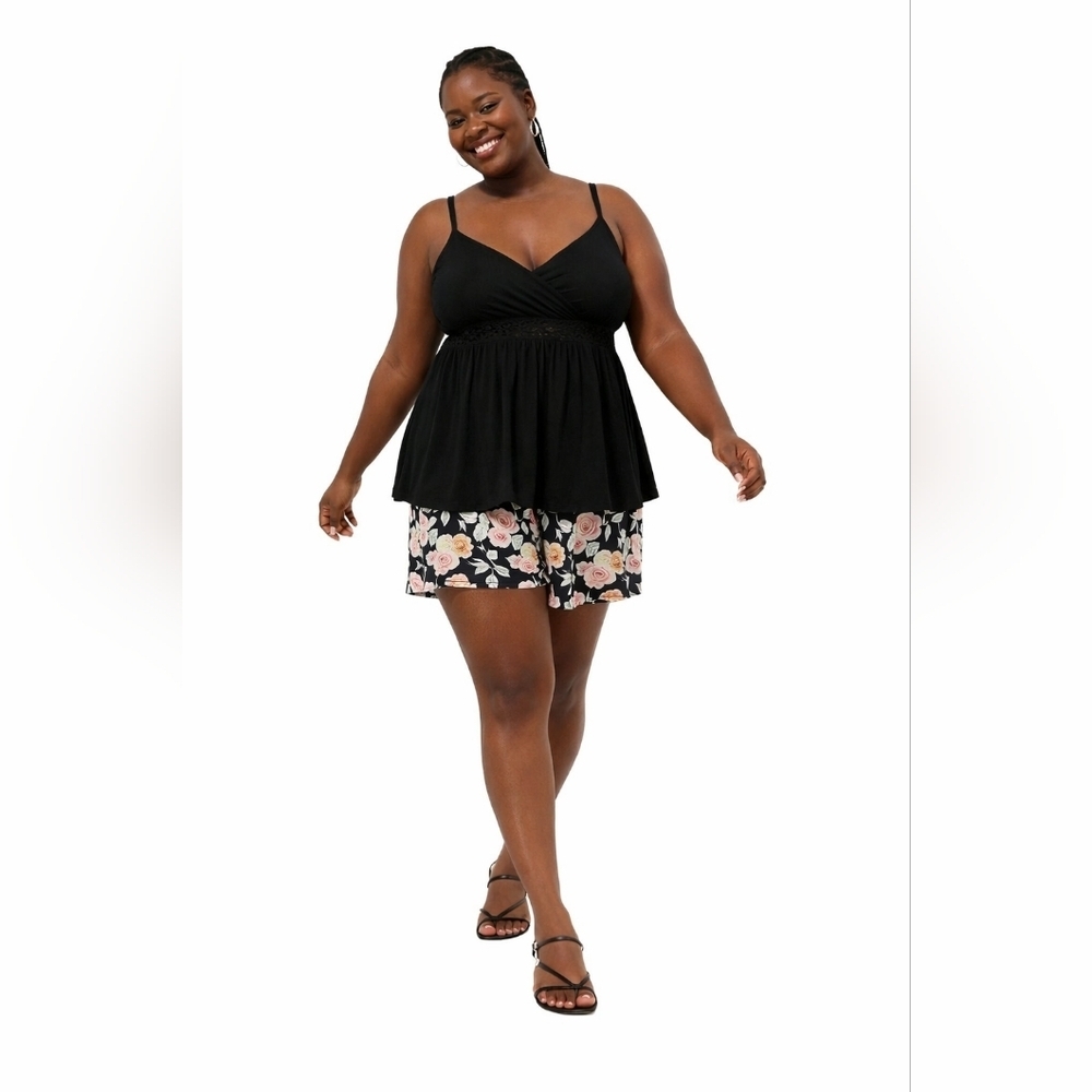 TORRID Women's New Black Paisley Floral Gauzy Shorts.